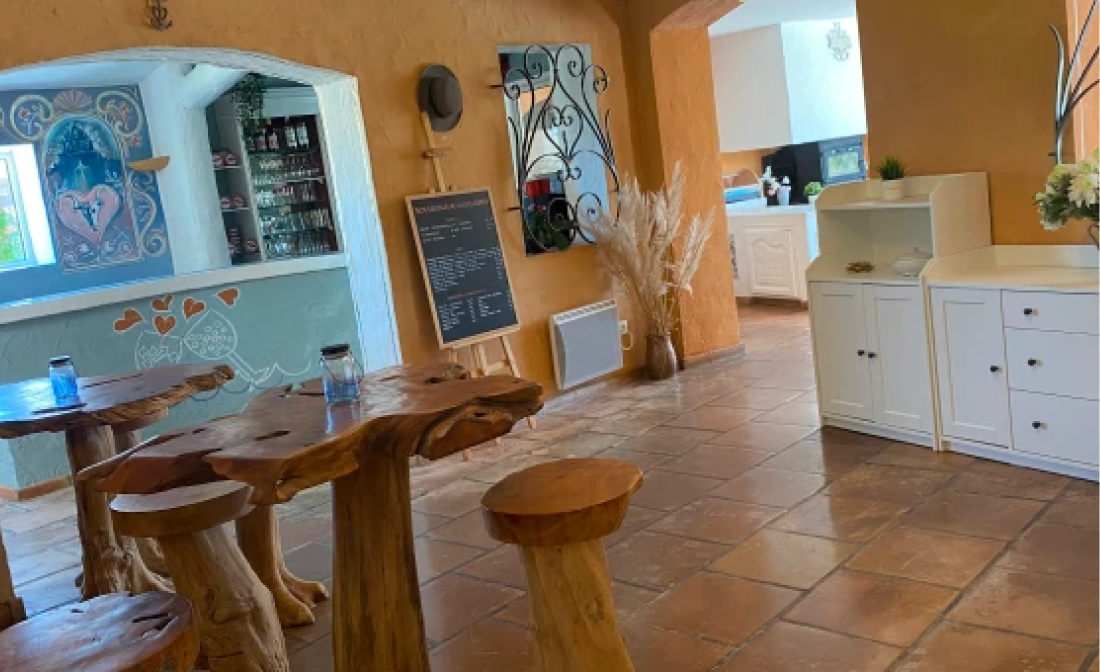 La Tramontane Hotel De Charme Aux Saintes Maries De La Mer Snack Bar