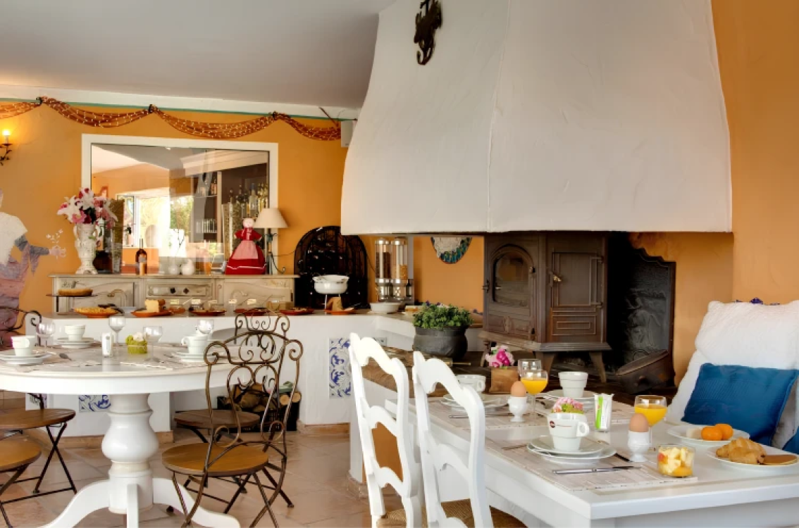 La Tramontane Hotel De Charme Aux Saintes Maries De La Mer Un Rendez Vous Incontournable Pour Un Petit Dejeuner 1