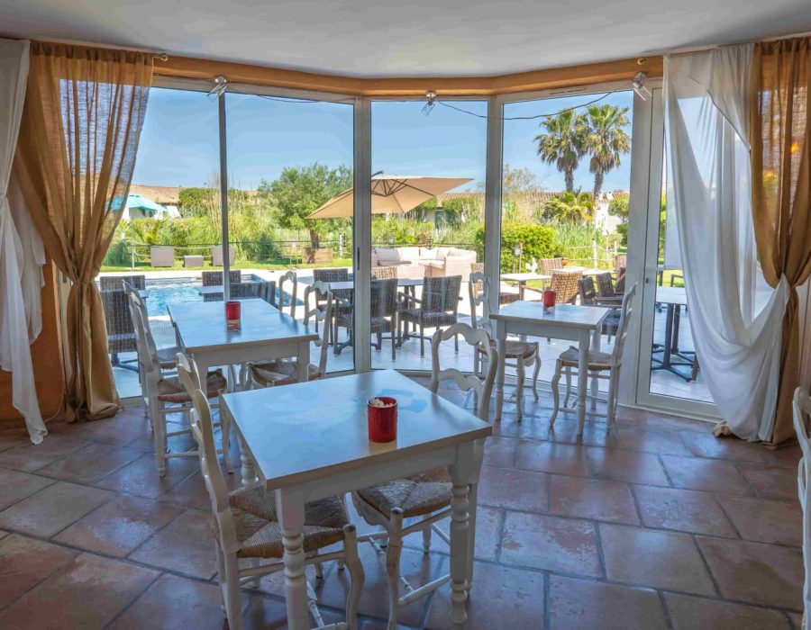 Hotel De Charme Aux Saintes Maries De La Mer Hotel La Tramontane Salle Petit Dej Opti